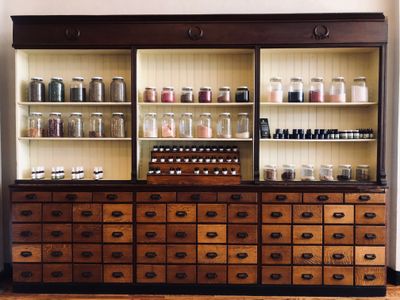 APOTHECARY - Herbs, Spices, Bath & Body
