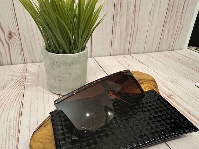 Sunglasses with Case (I) Sunglasses with Case (I)