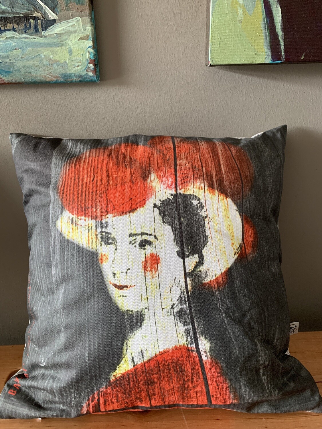 Schwarzwald Kissen mit dem Motiv „Sissi“ Farbe Rot, Natur, Schwarz. Schwarzwald Kissen mit dem Motiv „Sissi“ Farbe Rot, Natur, Schwarz.