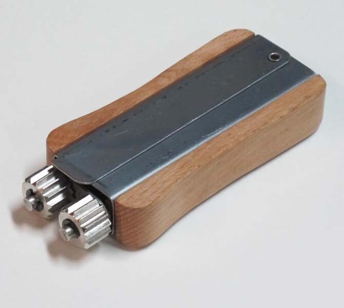 Wire Crimper-Betterbee
