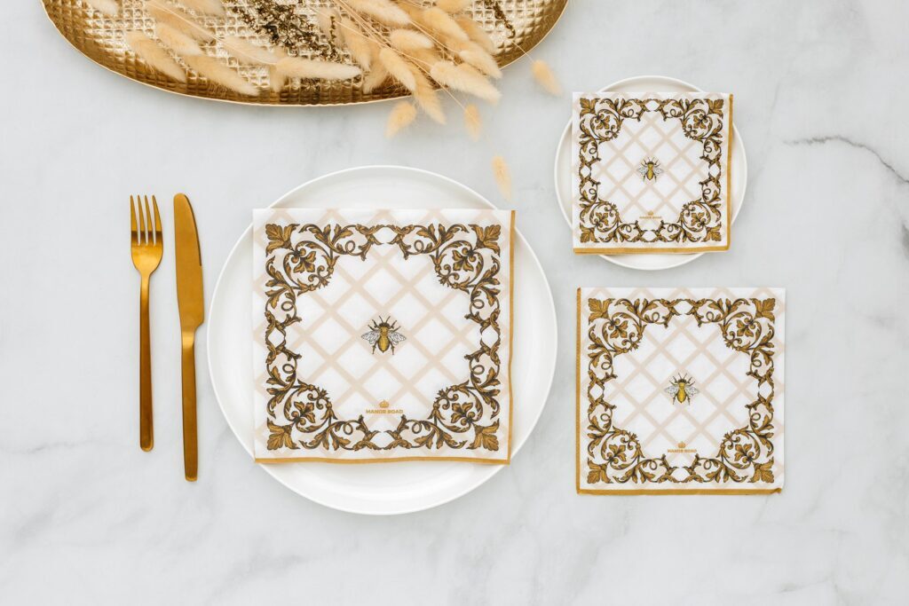 ORNAMENTAL BEE NAPKINS – LUNCHEON ORNAMENTAL BEE NAPKINS – LUNCHEON