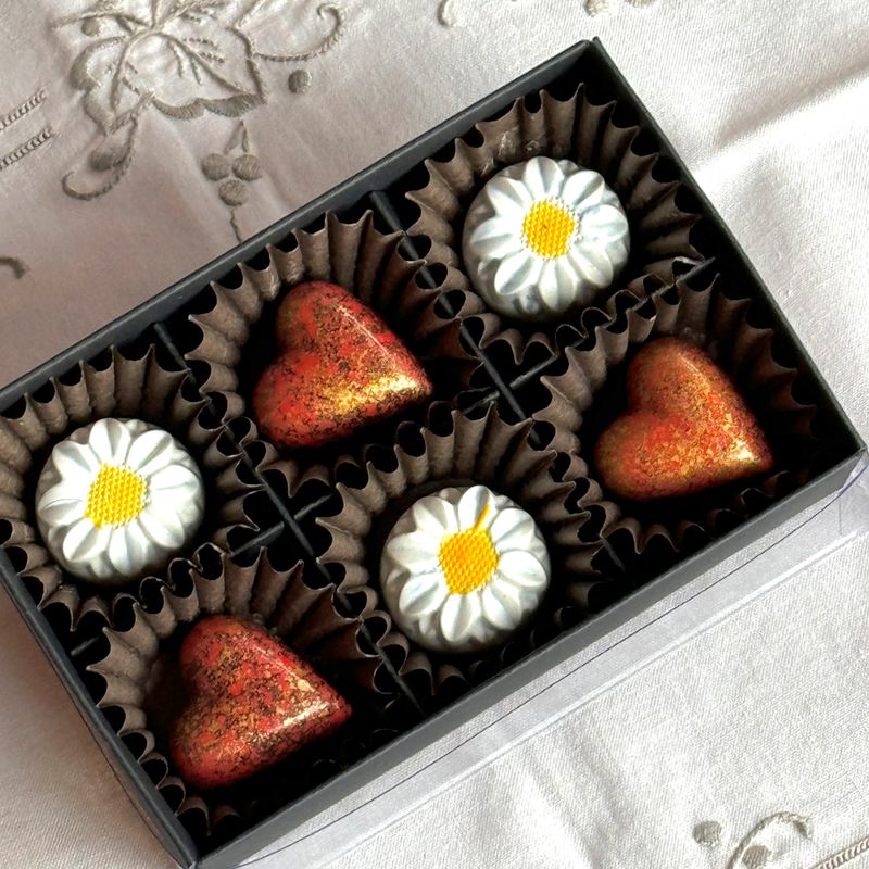 HEARTS &amp; FLOWERS BONBONS