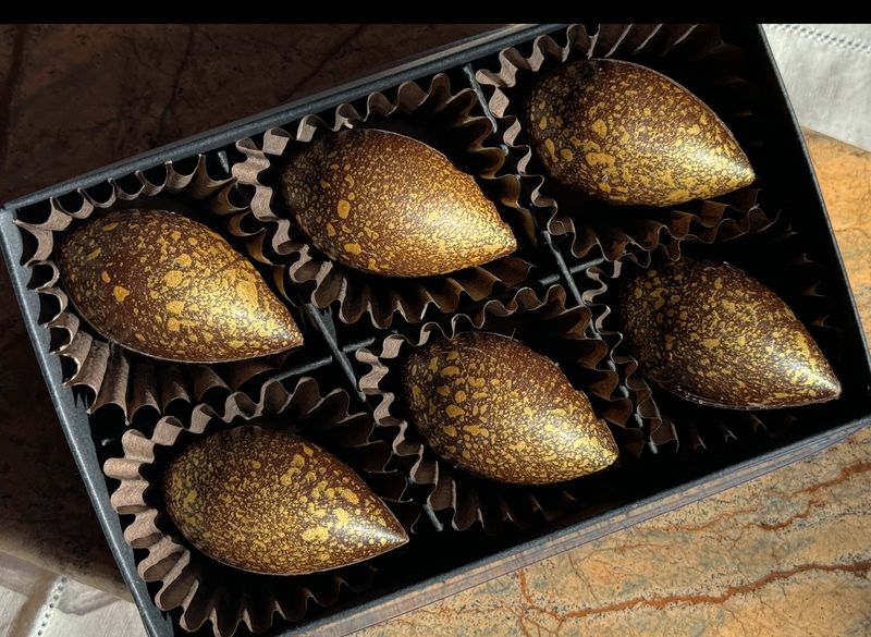 STICKY DATE BONBONS