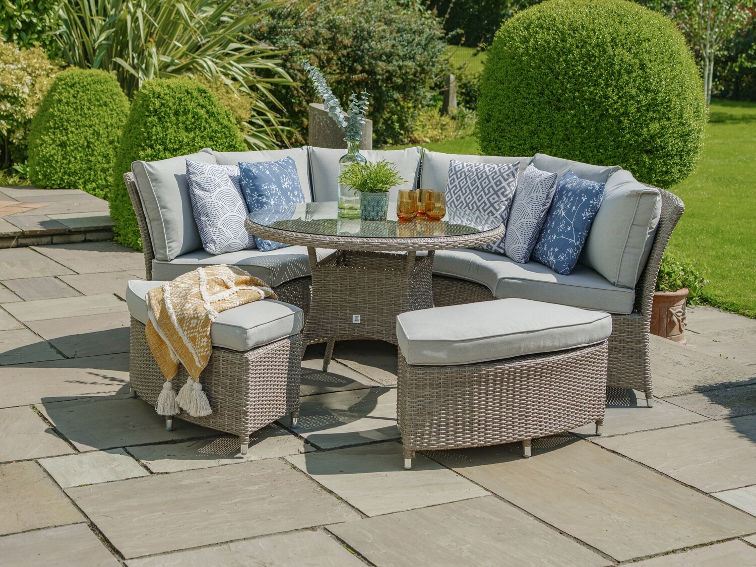 Monaco Sand Curved dining set