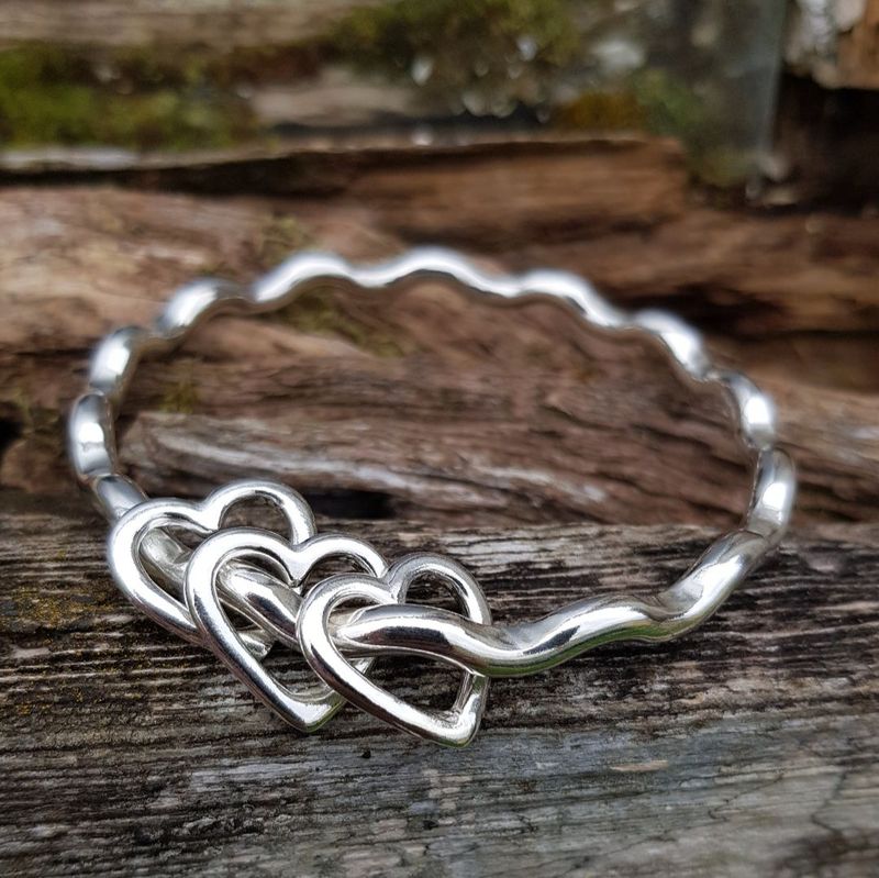 Squiggle bangle & 3 hearts by Silverpickle