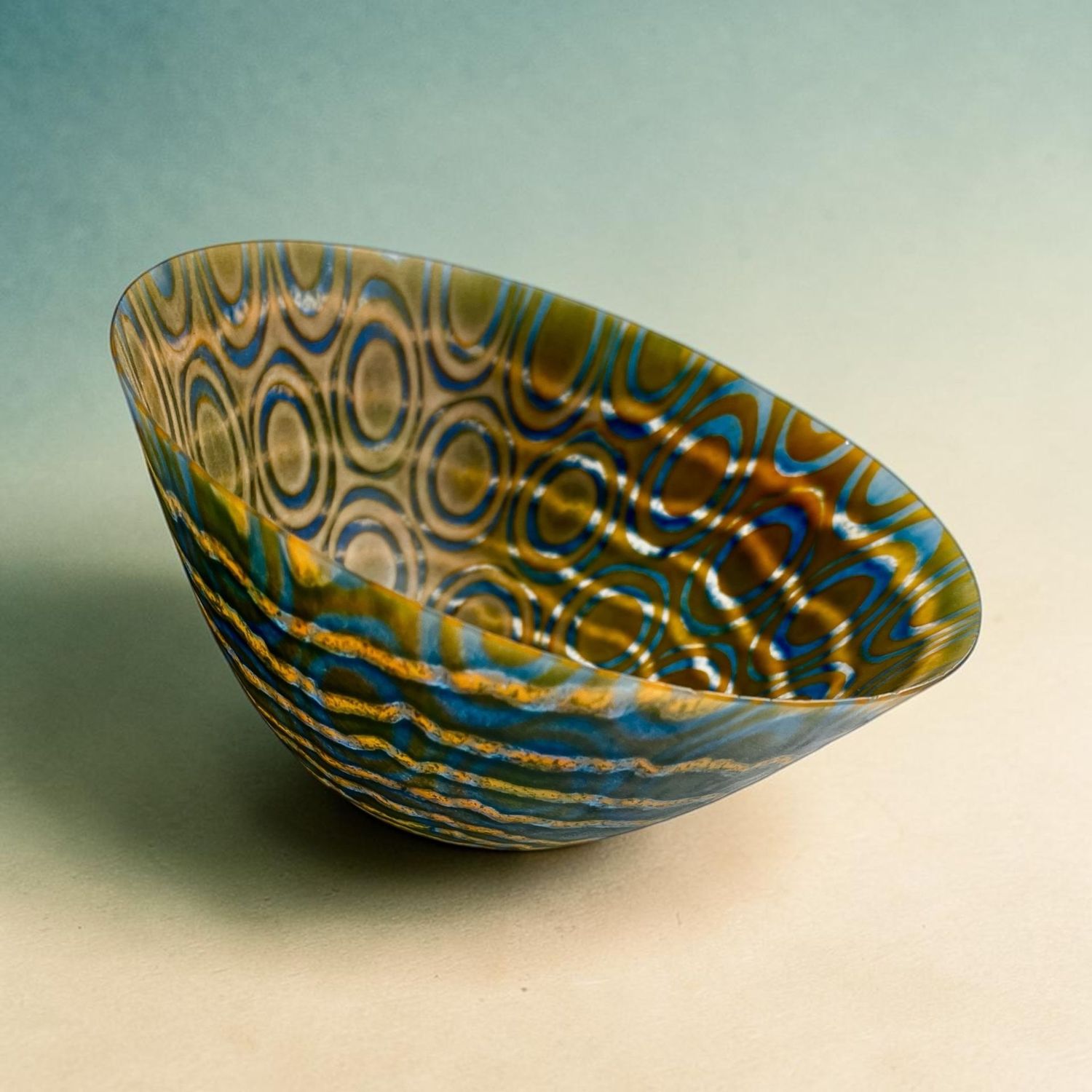 20m glass bowl by Jane Drysdale