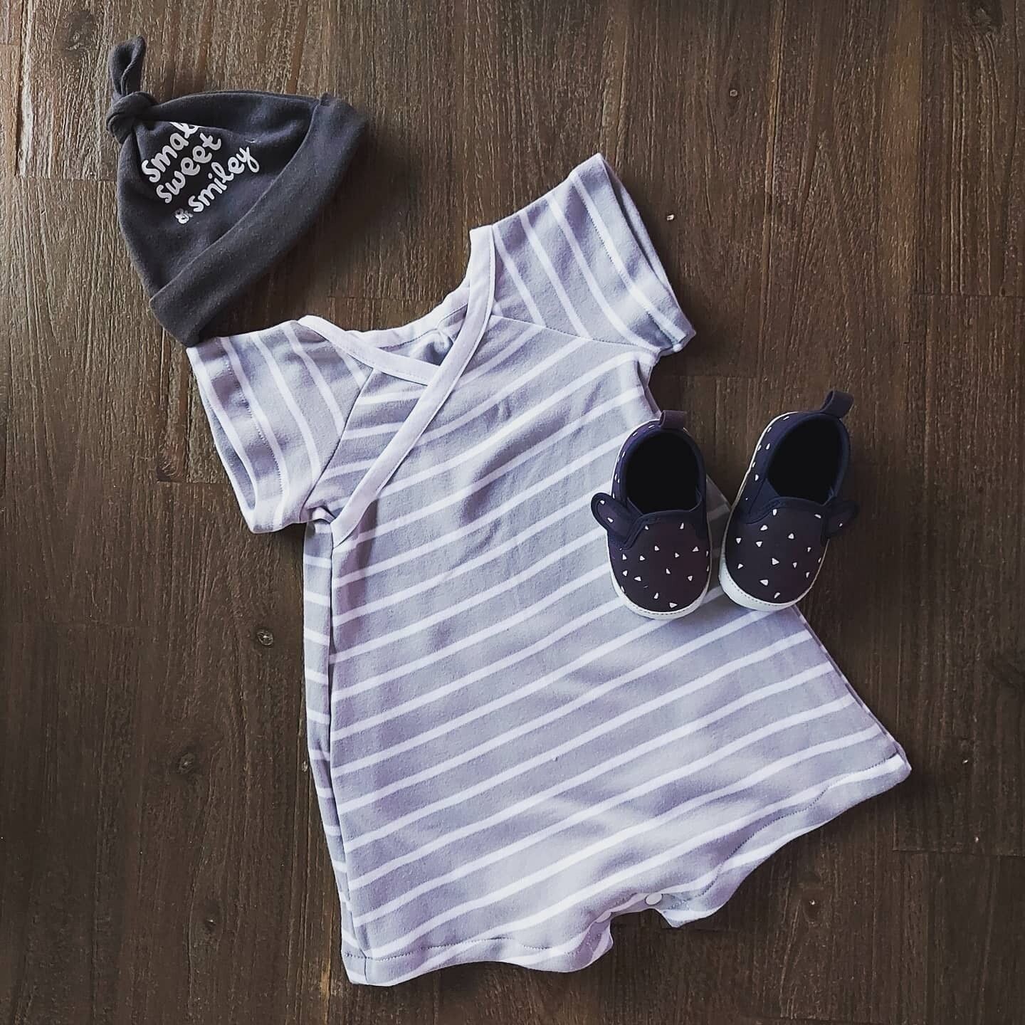 Kimono Wrap - Grey with white stripes
