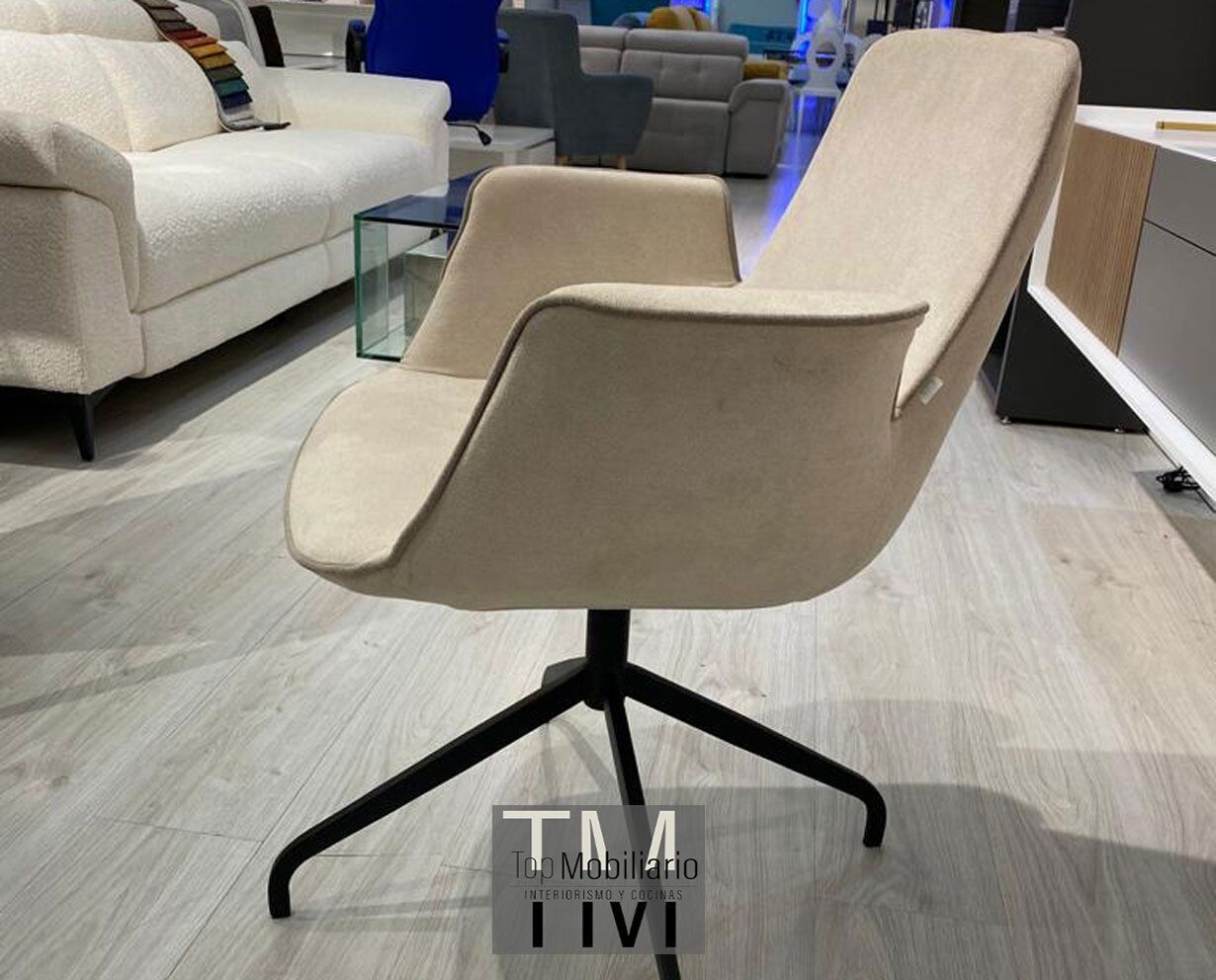 Silla de comedor Beatle pata metal giratoria