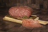 Salami Scudetto geschnitten in Schale