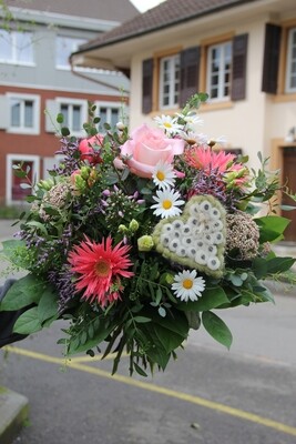 Muttertagsstrauss mit Filzherz