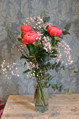 Peonien ausgarniert (Farbe kann varrieren)