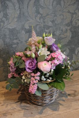 Arrangement Gesteckt in Korb