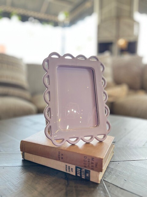 Small Ceramic Scallop Frame