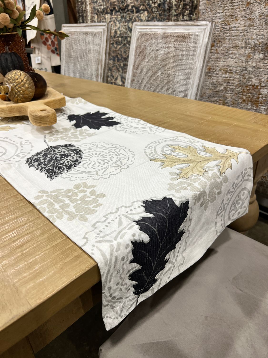 Farmhouse Leaves Table Runner