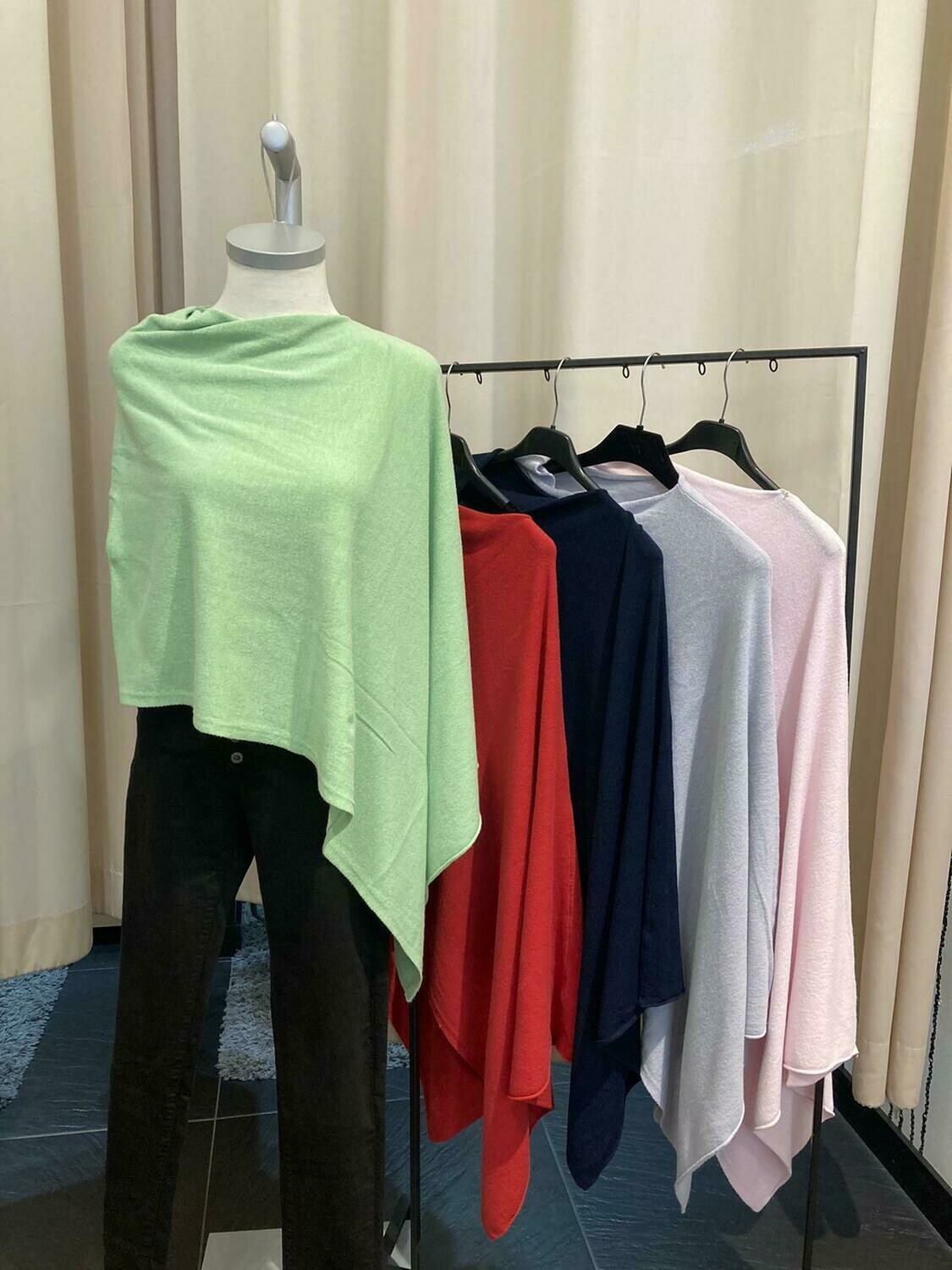 Poncho aus Mischgewebe