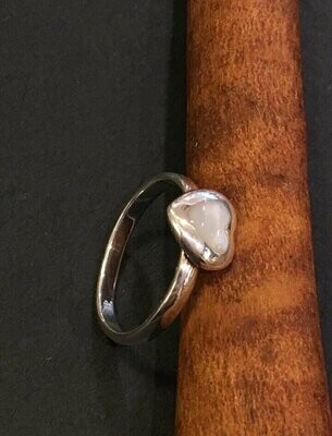 Ring mit Perlmutt-Herz