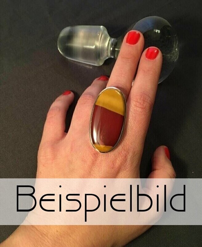 Extravaganter Ring mit Edelstein Extravaganter Ring mit Edelstein