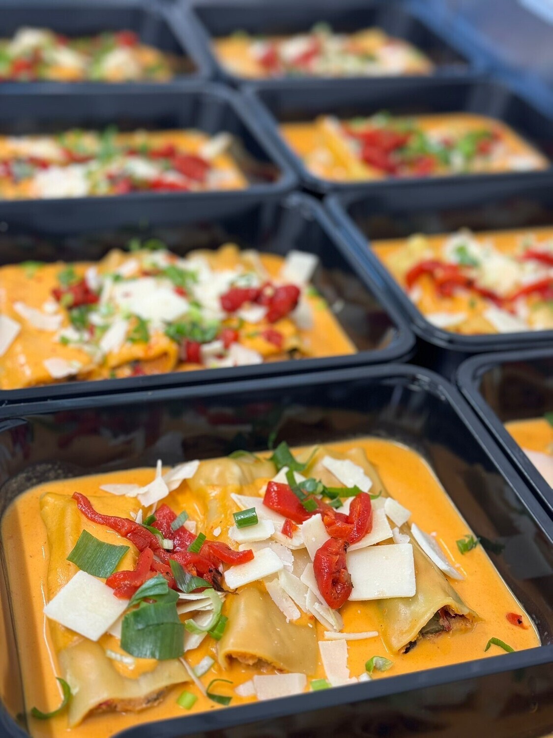 Veggie canneloni met paprikaroomsaus