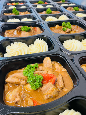 Hongaarse kipgoulash met puree