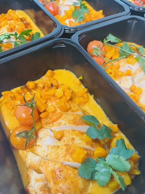 Kip in groenten/curry saus met pompoenblokjes