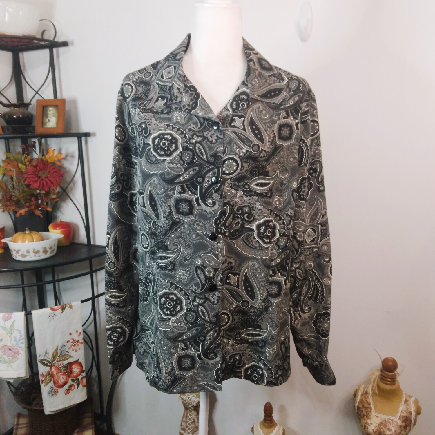 Sag Harbor Sz 16 XL Women&#39;s Grey &amp; Black Paisley Floral Button-Up Blouse