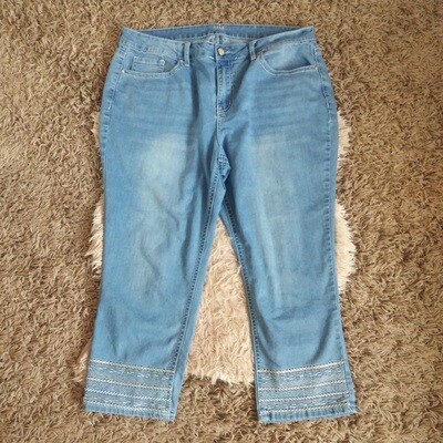 a.n.a. Sz 18 Women&#39;s Boho Embroidered Mid Rise Stretchy Capris Jeans Pants