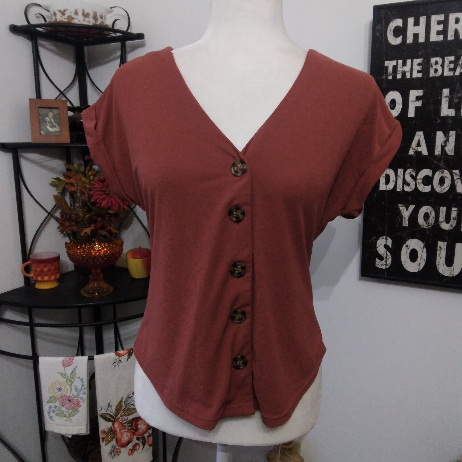 Notebuk Medium Women&#39;s Short Sleeve Button Up Stretchy Blouse