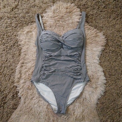 Nip Tuck Sz 8 Women&#39;s One-Piece Swimsuit Bathing Suit