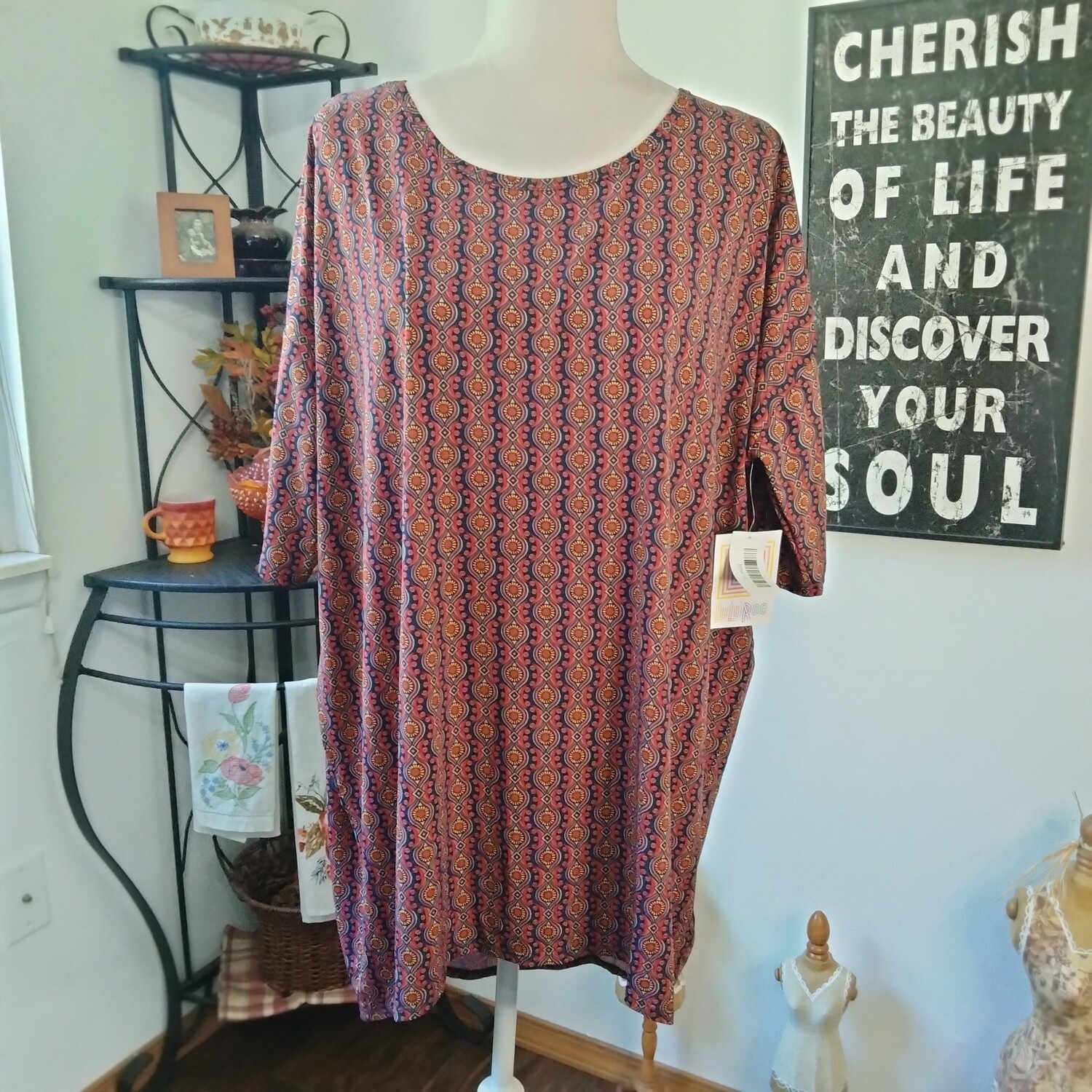 NEW! LuLaRoe Large Women&#39;s Irma Short Sleeve Stretchy Tunic Shirt
