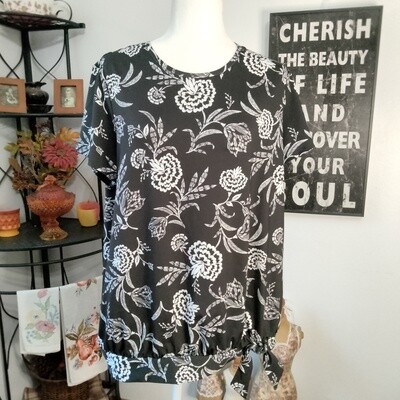 Lands End XL Women&#39;s Black Floral Short Sleeve Stretchy Blouse