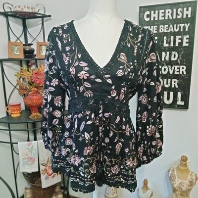 NEW! American Rag Medium Women&#39;s Rayon Boho Black Floral Blouse