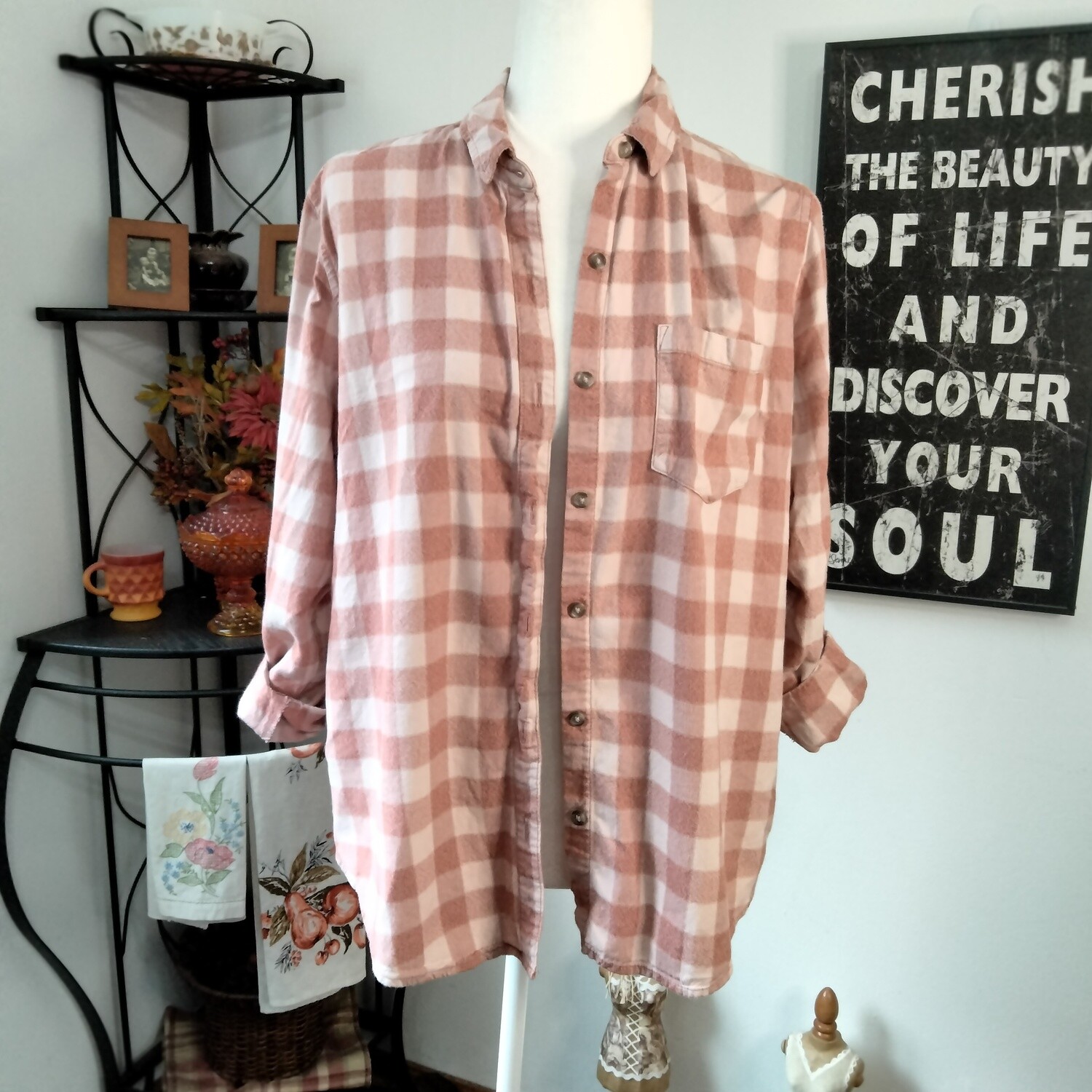 Universal Thread Small Women&#39;s Pink Plaid Button-Up Long Sleeve Shirt