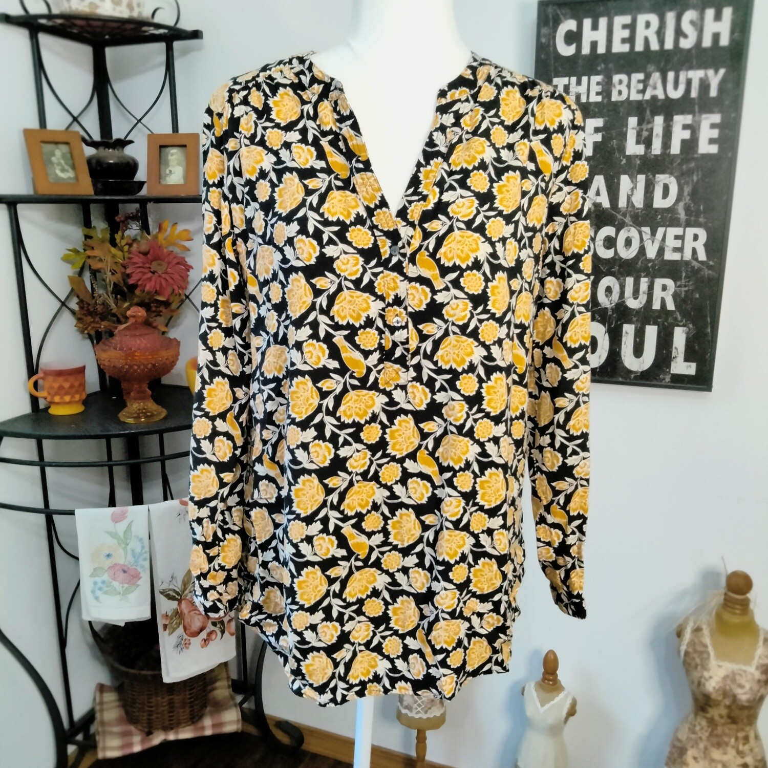 Old Navy Large Women&#39;s Rayon Black &amp; Yellow Floral Bird Print V-Neck Blouse