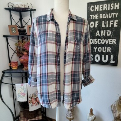 American Eagle Medium Women&#39;s Blue Plaid Button-Up Long Sleeve Flannel Shirt