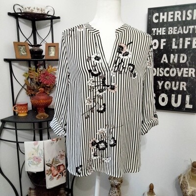 Black Rainn Medium Women&#39;s Striped Floral V-Neck 3/4 Sleeve Blouse