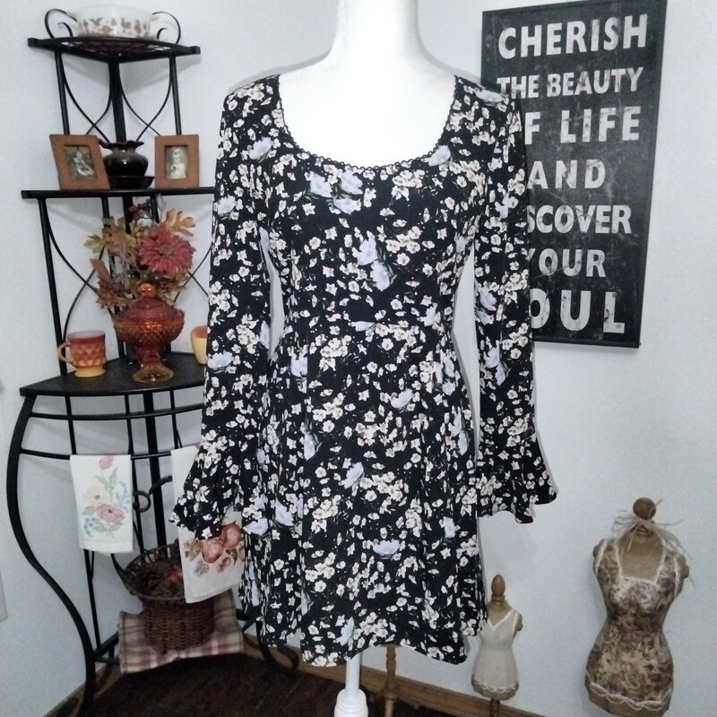 Wayf Medium Women&#39;s Black Floral Boho Long Sleeve Dress