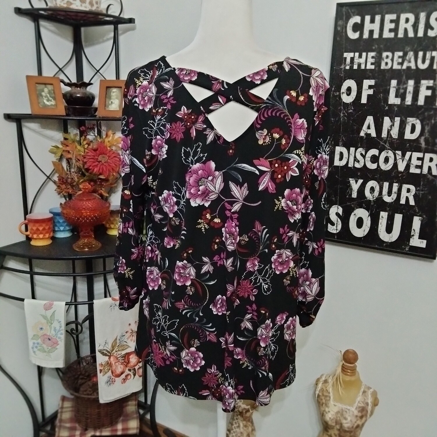 Westport Large Women&#39;s Black Floral 3/4 Sleeve Blouse