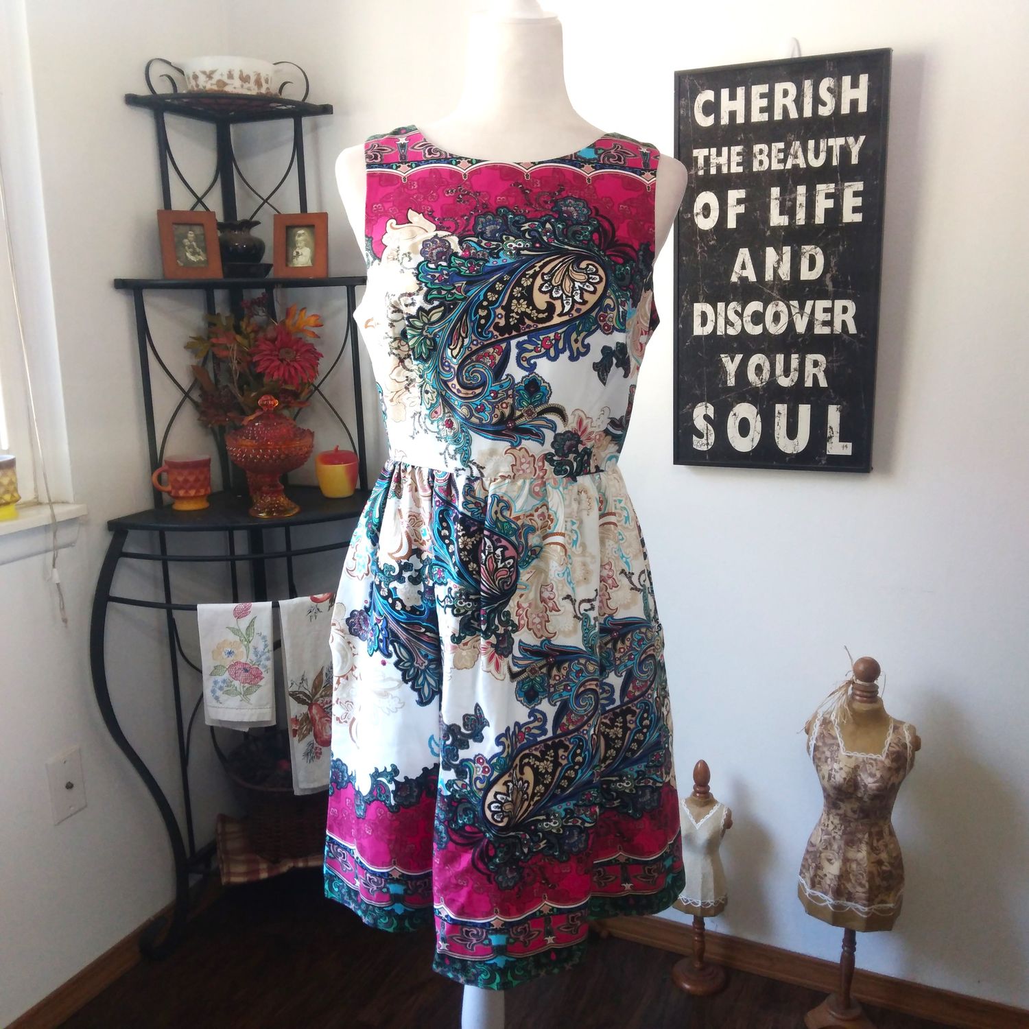 DB Est 1962 Sz 8 Petite Women&#39;s Floral Paisley Sleeveless Dress