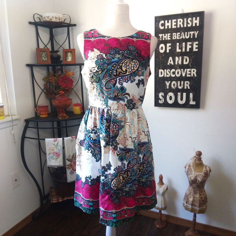 DB Est 1962 Sz 8 Petite Women&#39;s Floral Paisley Sleeveless Dress