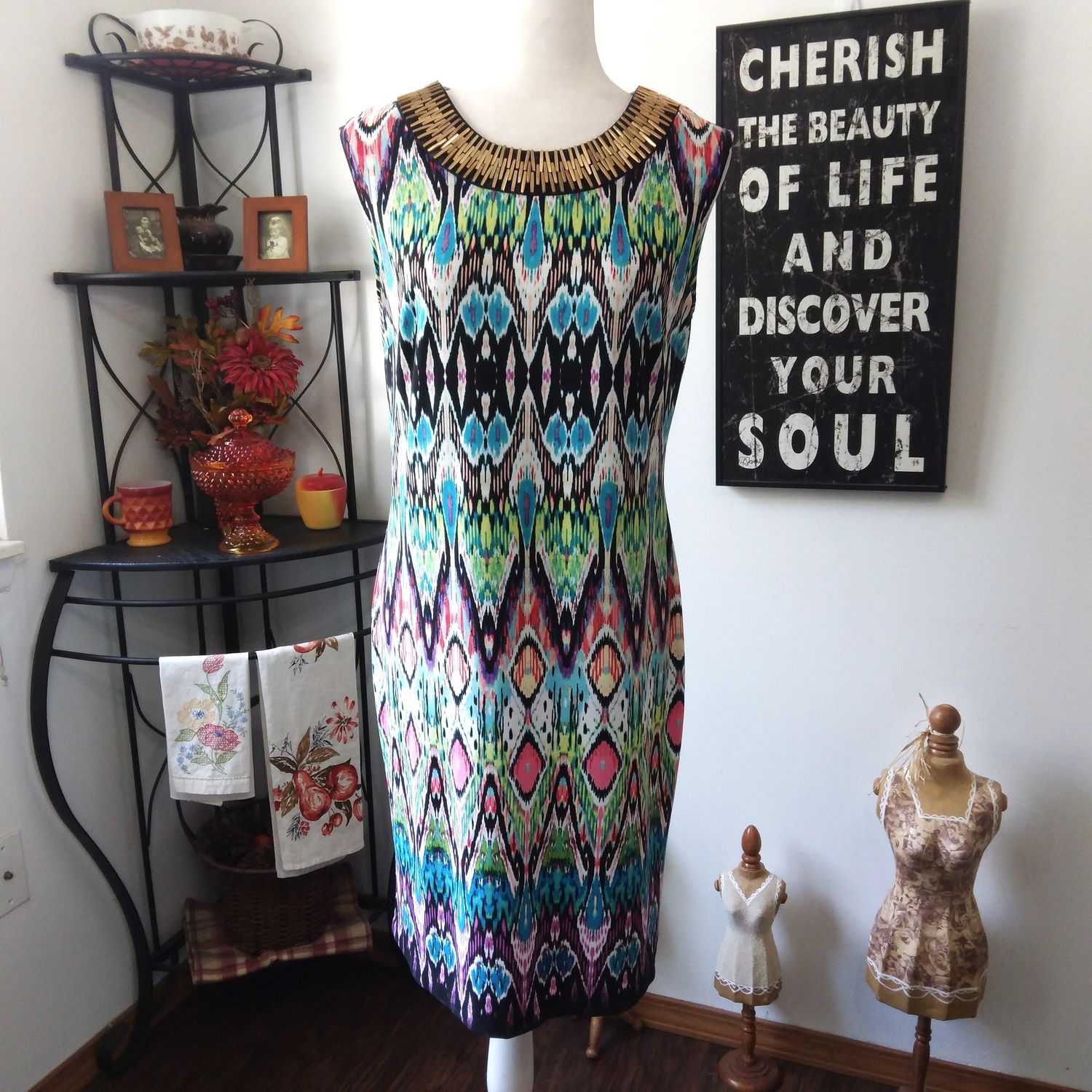 DB Signature Sz 10 Medium Women&#39;s  Camryn Beaded Cap Short Sleeve Sheath Dress
