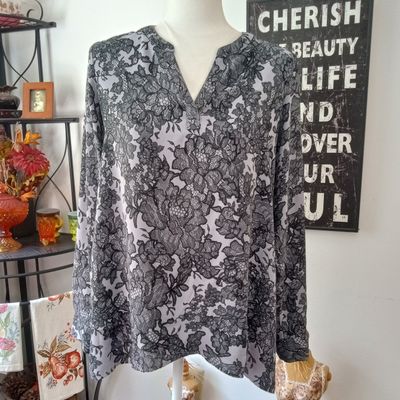 Simply Vera Medium Women&#39;s Black Grey Lace Print V-Neck Long Sleeve Blouse