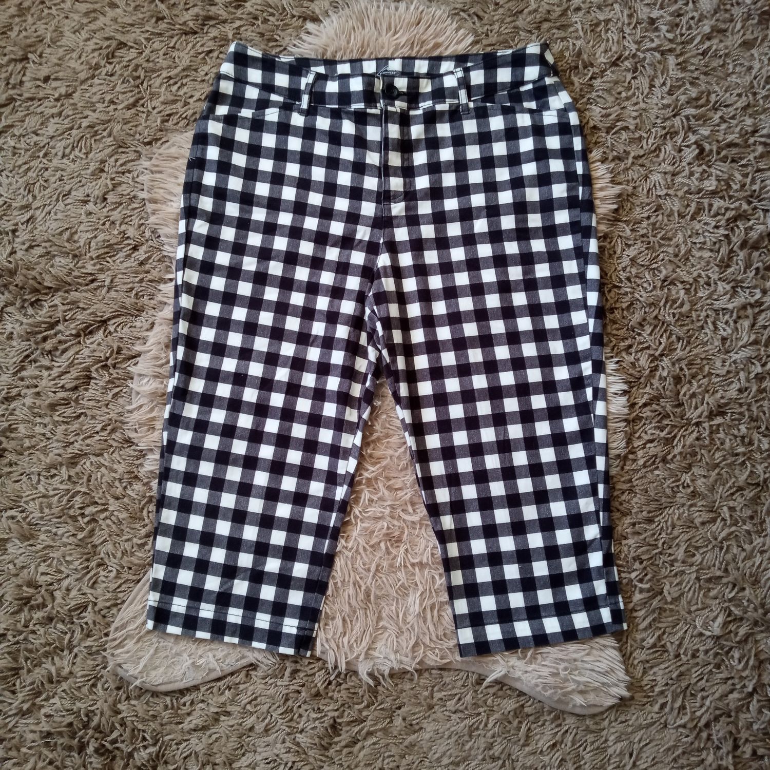 St. John&#39;s Bay Sz 14 Women&#39;s Black White Plaid Mid Rise Capri Pants