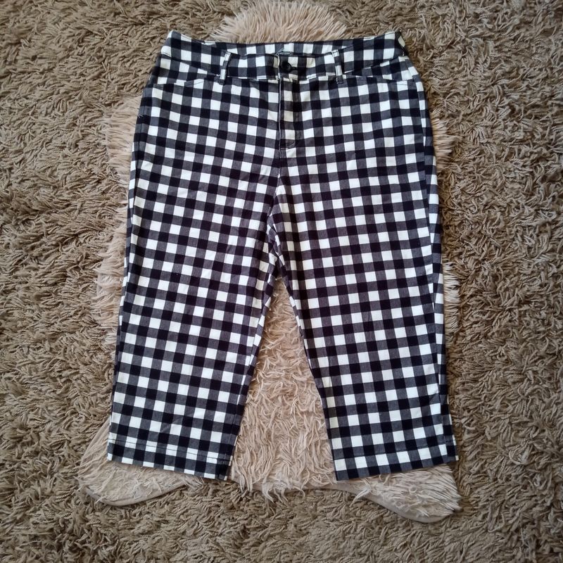 St. John&#39;s Bay Sz 14 Women&#39;s Black White Plaid Mid Rise Capri Pants