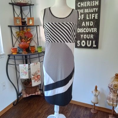 NEW! Picadilly Medium Women&#39;s Black &amp; White Striped Sleeveless Lined Maxi Dress