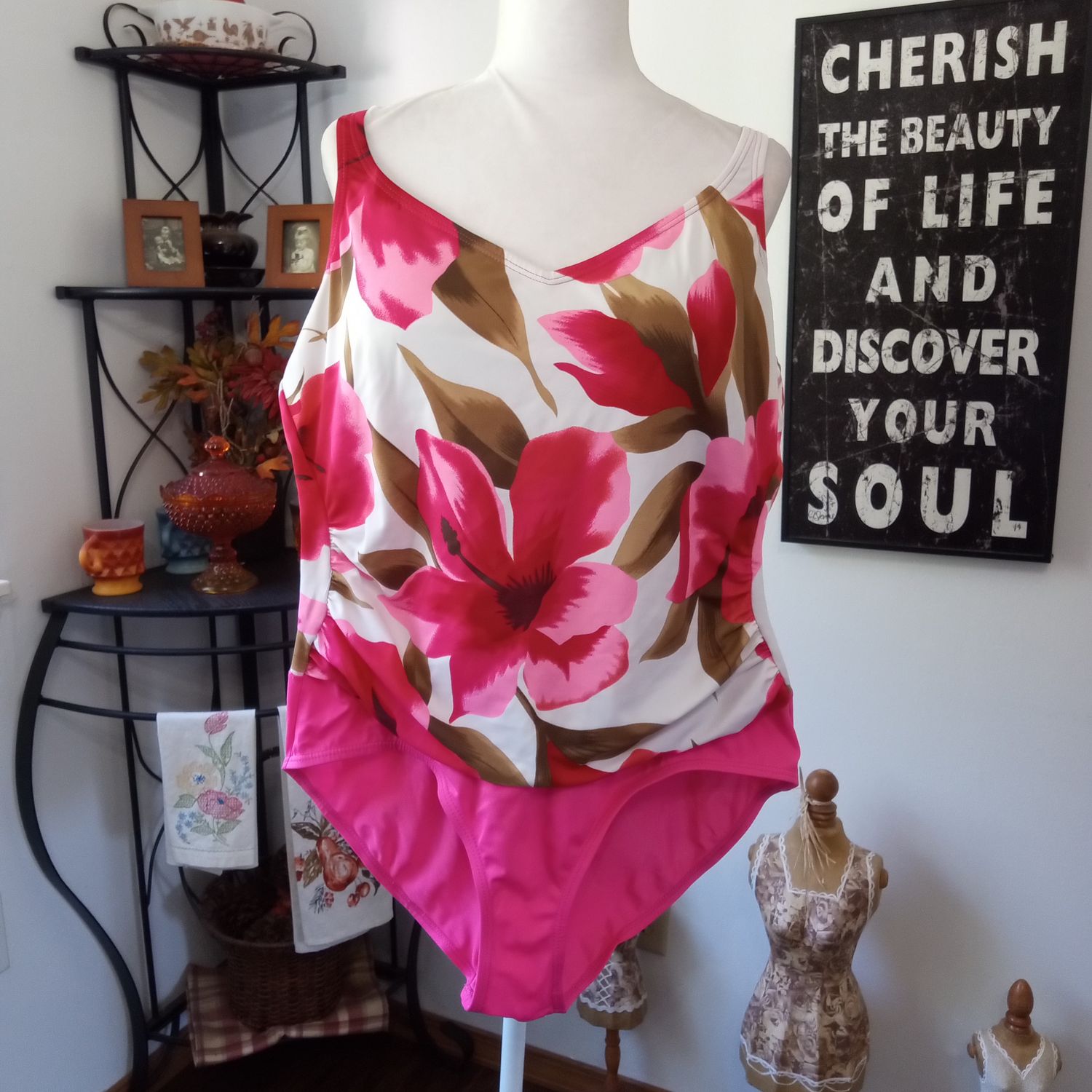 White Stag 1X 16W Women&#39;s Pink White Floral One-Piece Plus Size Swimsuit