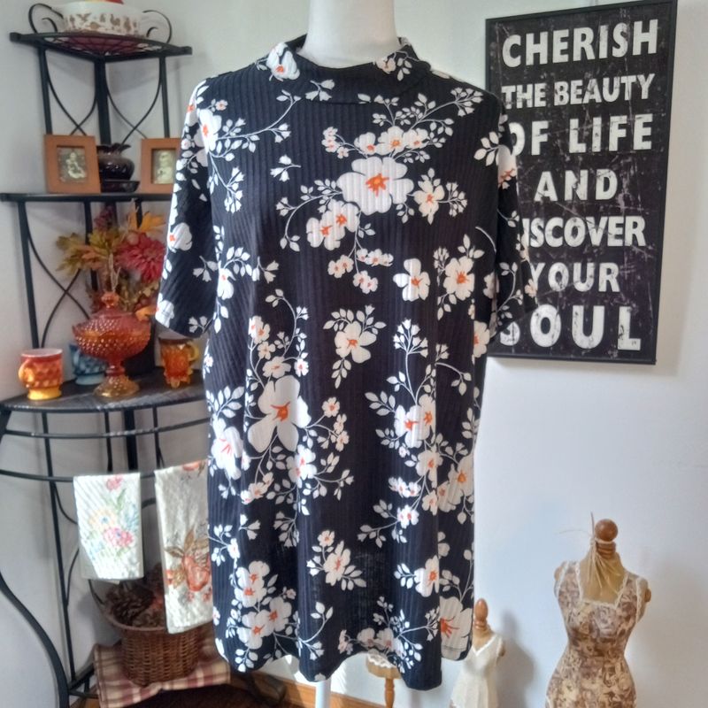 LulaRoe 2XL XXL Women&#39;s Black Floral Mock Neck Short Sleeve Plus Size Blouse