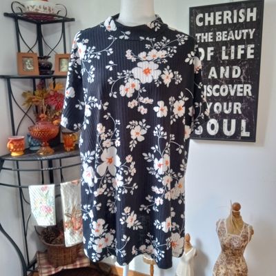 LulaRoe 2XL XXL Women&#39;s Black Floral Mock Neck Short Sleeve Plus Size Blouse