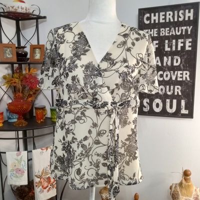 Apt. 9 Large Women&#39;s Cream &amp; Black Floral V-Neck Cross Front Short Sleeve Blouse