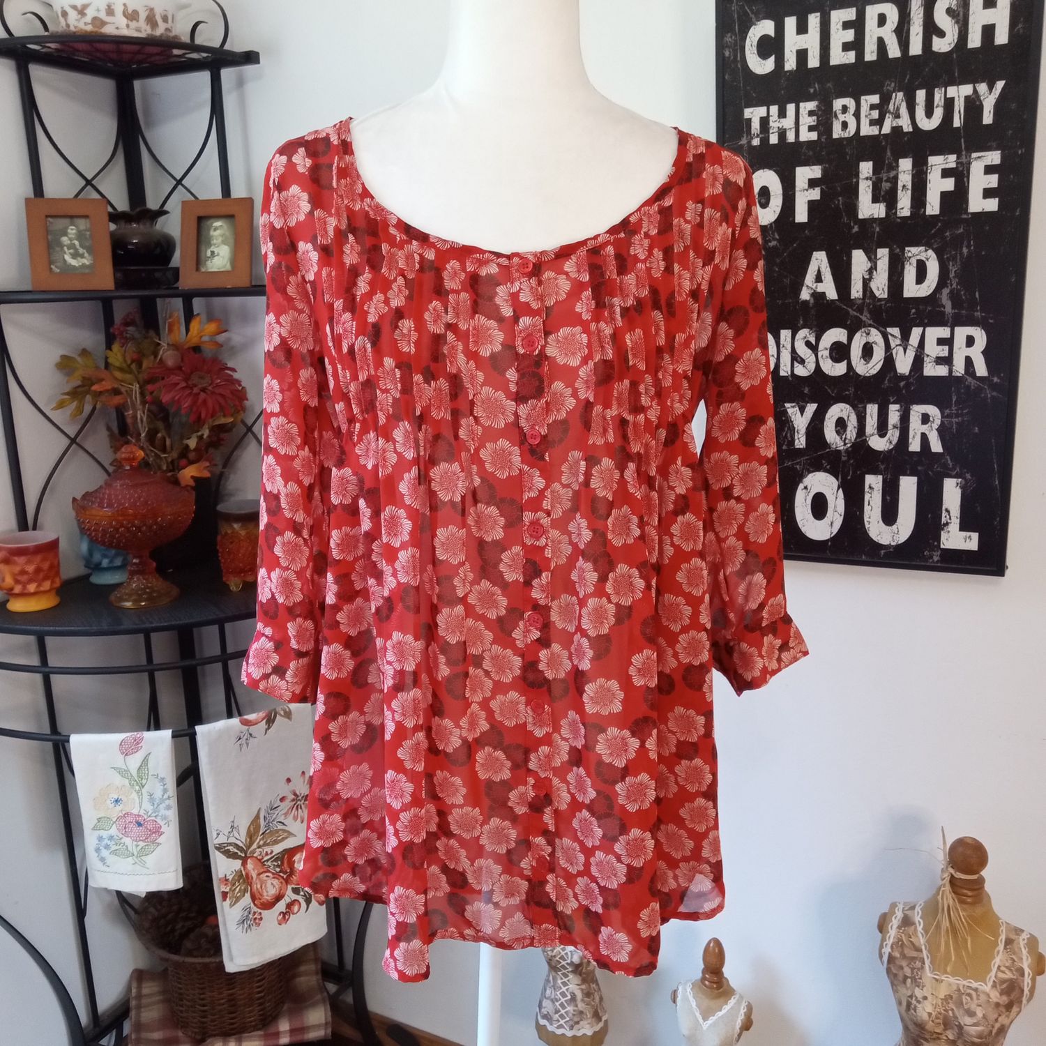Xhilaration Medium Women&#39;s Red Floral Sheer Button-Up 3/4 Sleeve Tunic Blouse