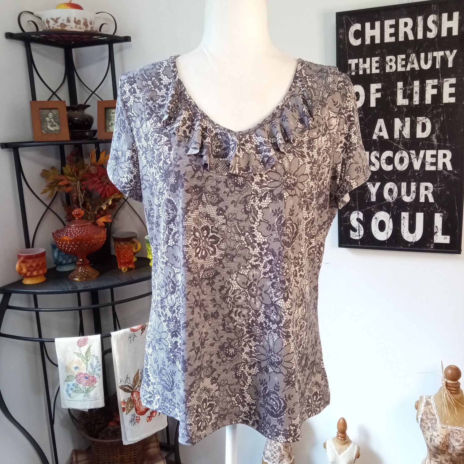 Van Heusen Large Women&#39;s Grey Floral V-Neck Short Sleeve Stretchy Blouse